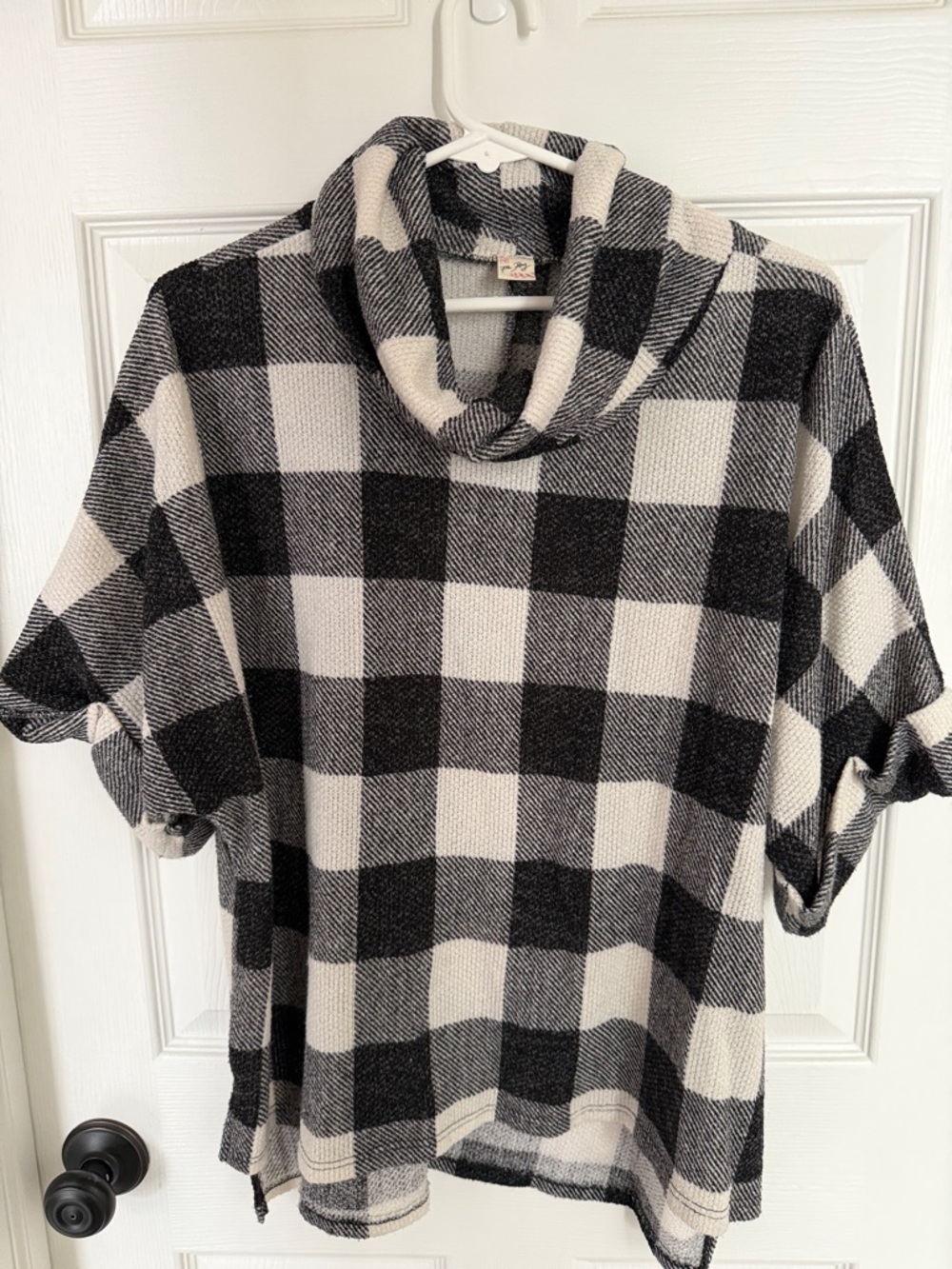 7th Ray Black & White Buffalo Plaid Cowl Pullover